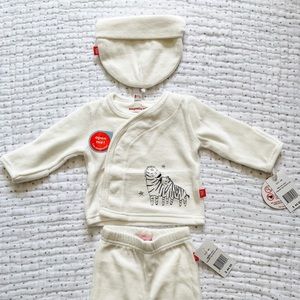 NWT Magnetic Me Gender Neutral Newborn Outfit